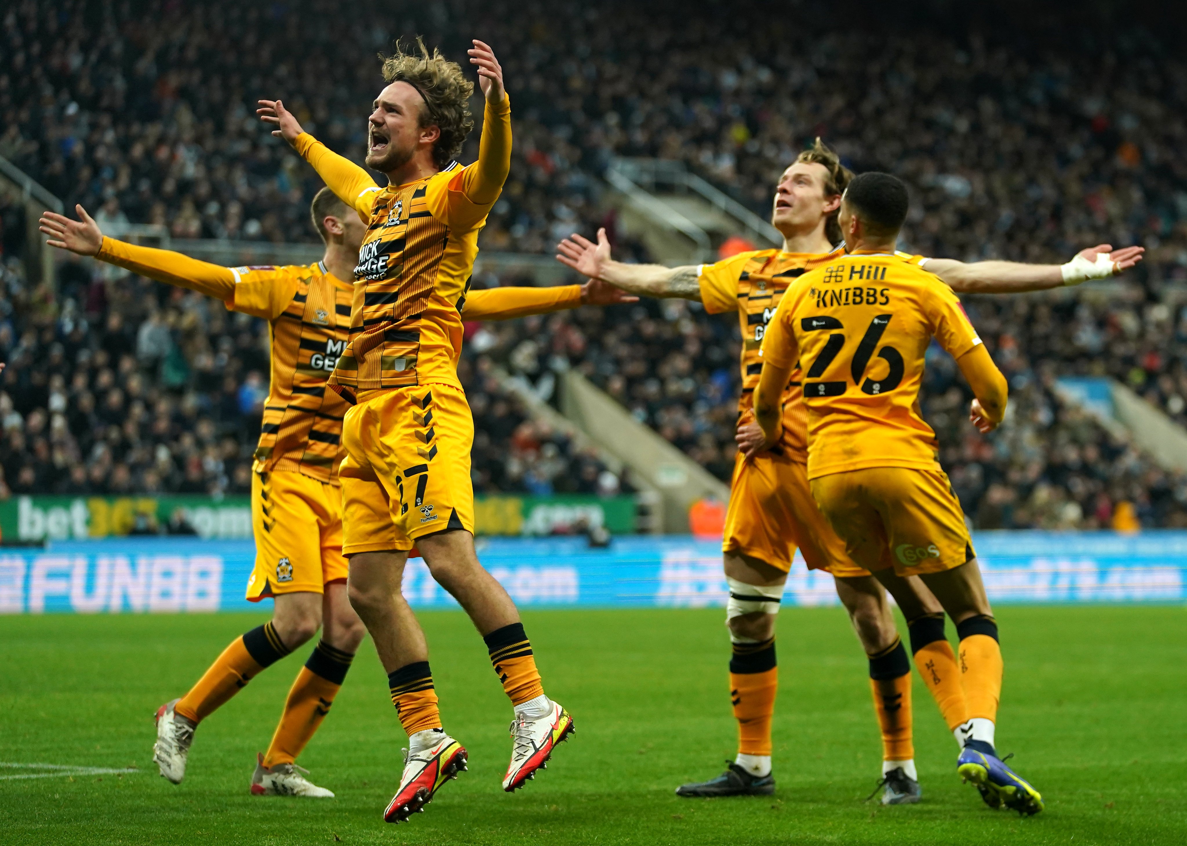 九游体育下载-今晚上海久事篮板制胜：足总杯节点到来，信心回归，控场能力受关注